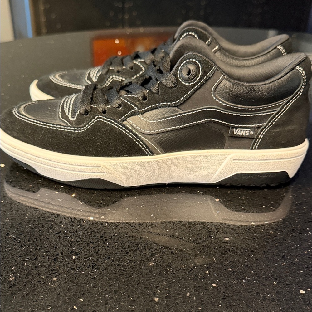 Vans VR3 CUSH BRAND NEW - black and white M7 W8.5